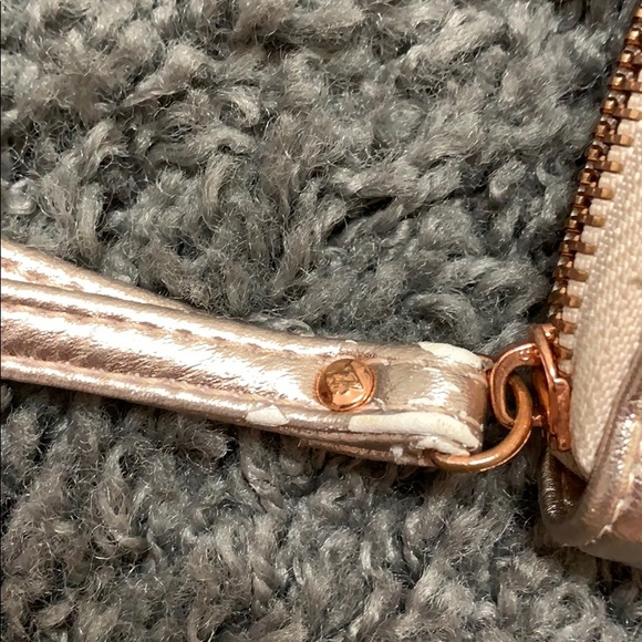 Phone Charging wallet - Picture 5 of 6